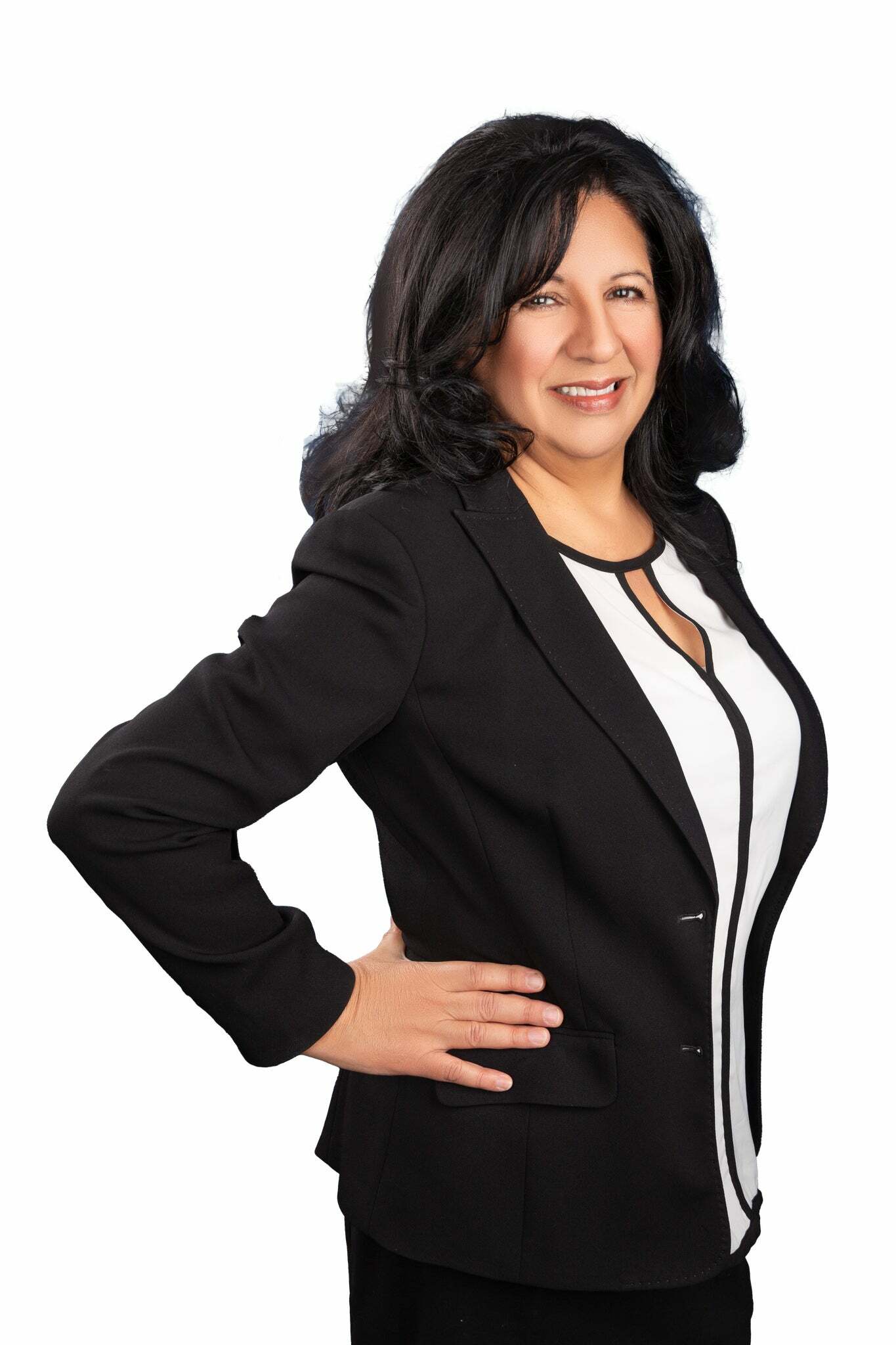 Amelia Hoss, Real Estate Salesperson in Murrieta, Associated Brokers Realty