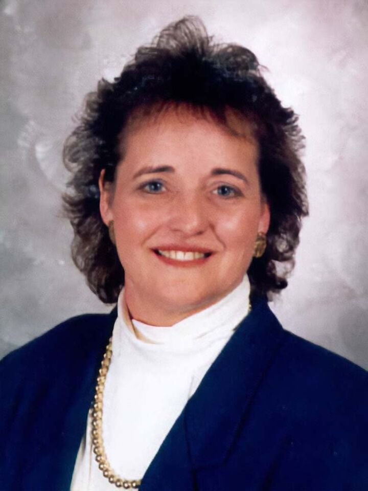 Rhonda Rott, Real Estate Broker in Spring Green, Affiliated