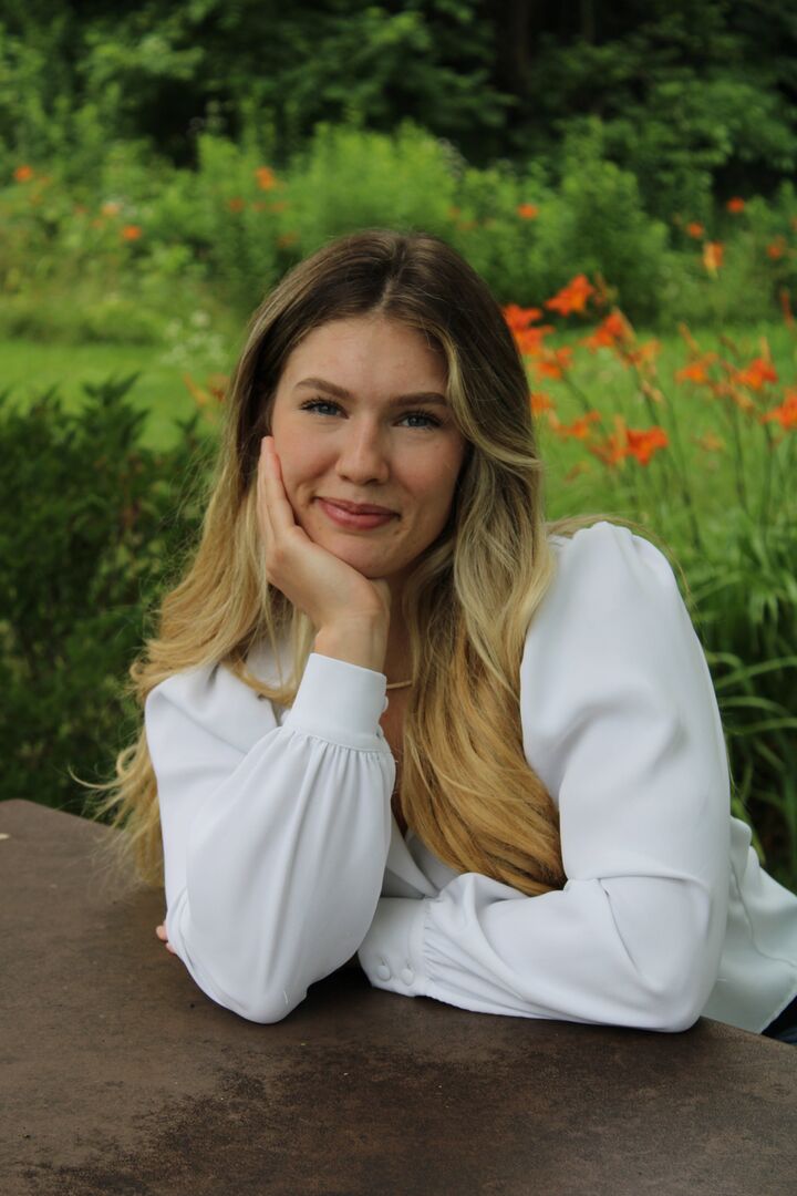 Natalie Vredeveld, Real Estate Salesperson in Midland, Signature Realty