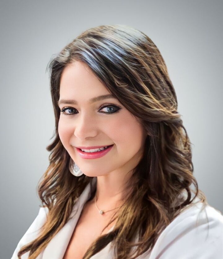 Ana Pesaturo, Real Estate Salesperson in Miami, World Connection