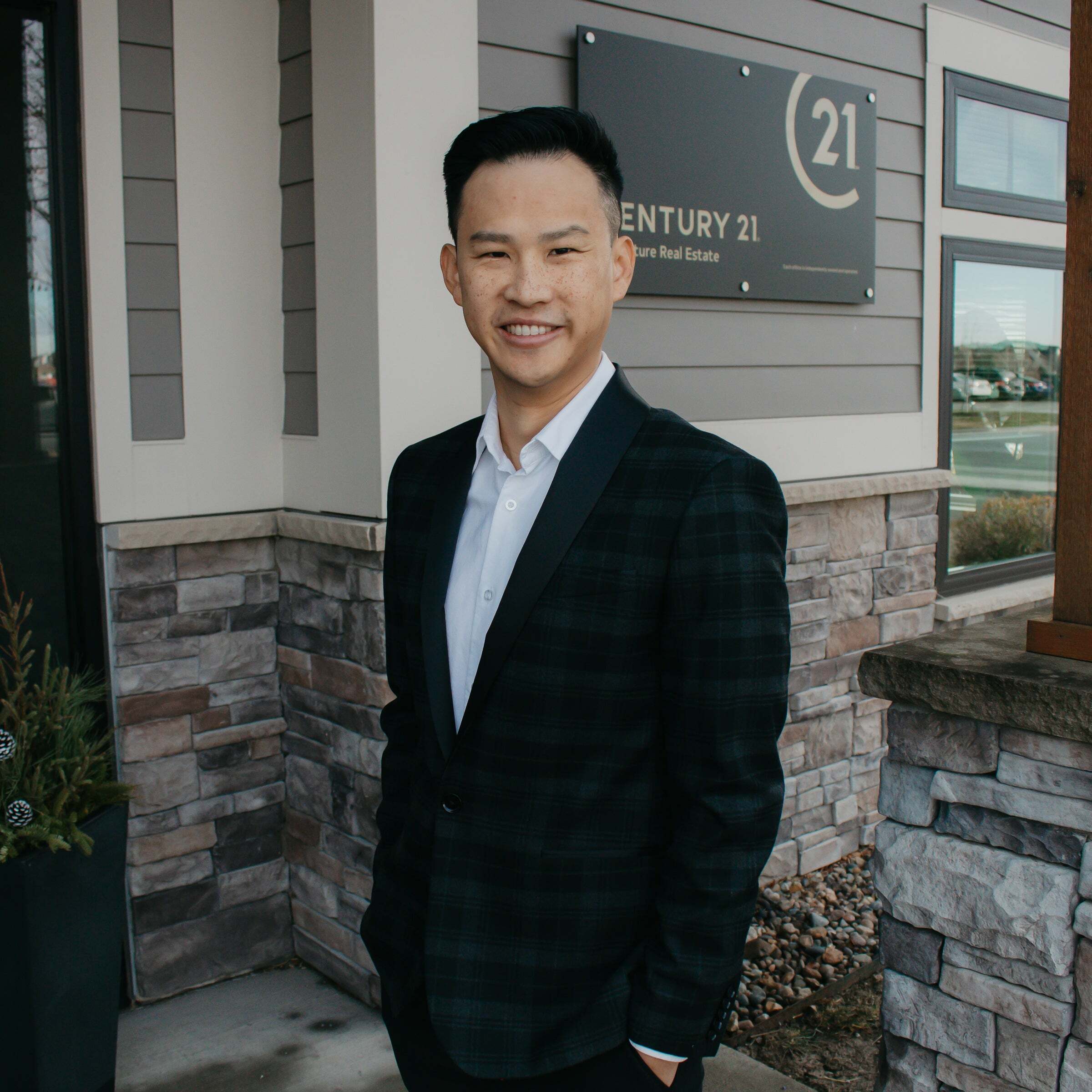 CH Tan, Real Estate Salesperson in Ankeny, Signature Real Estate