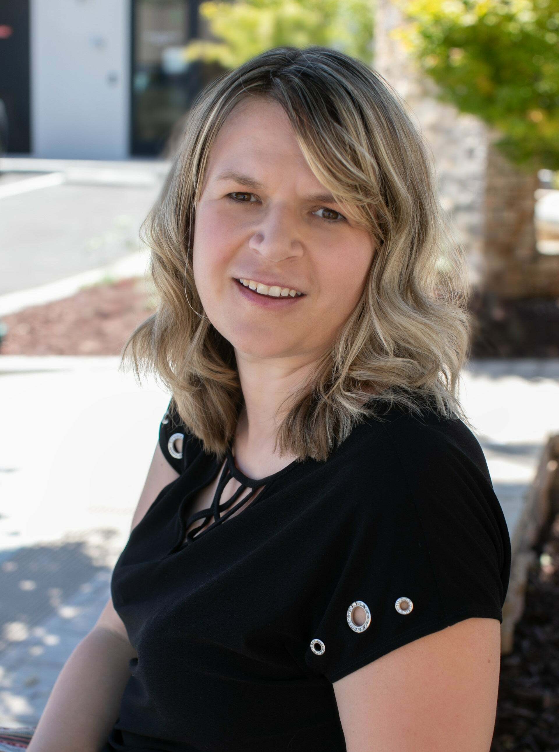 Christie Lee Weishaar, Real Estate Salesperson in Tehachapi, Frontier