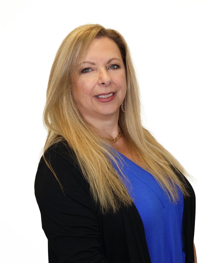Renee Long,  in Centereach, Realty Connect