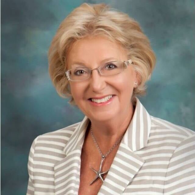 Marie Moseley, Real Estate Broker/Real Estate Salesperson in North Port, Sunstar Realty