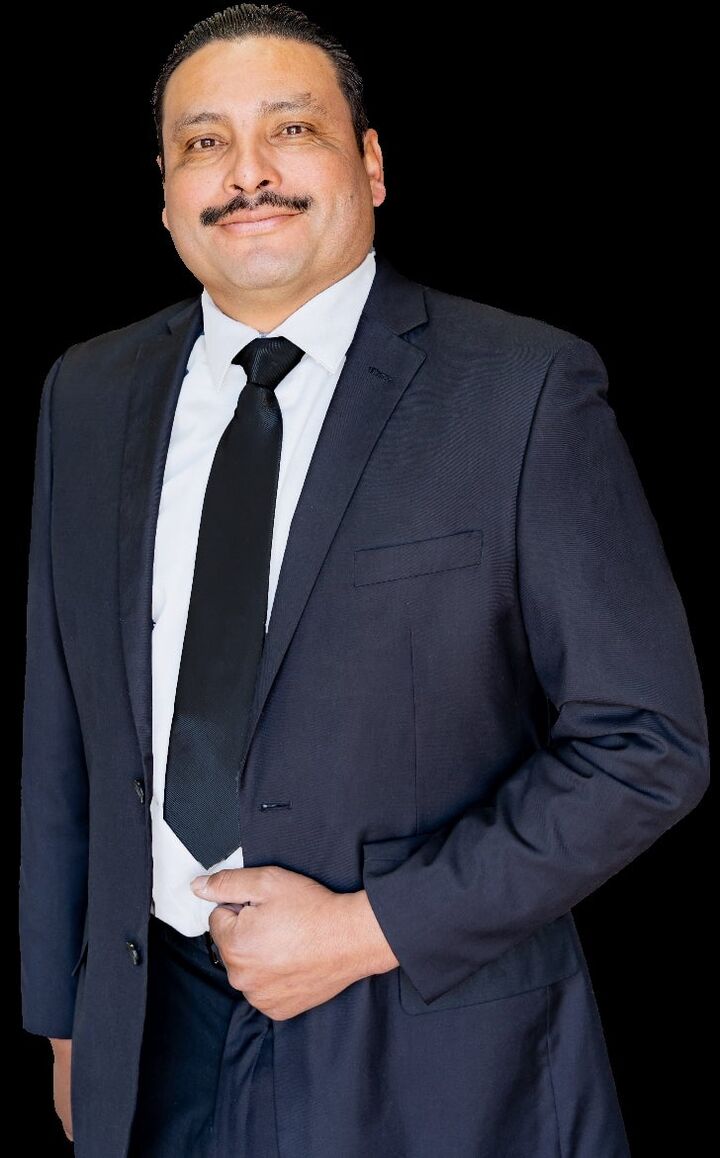 Rolando Casales,  in Bloomington, Synergia Realty