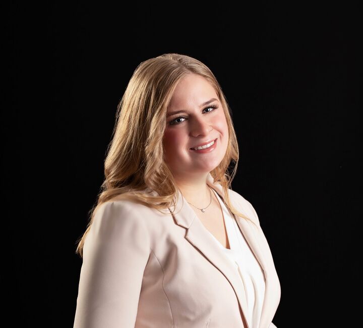 Elise Hawkins, Real Estate Salesperson in Minot, Morrison Realty