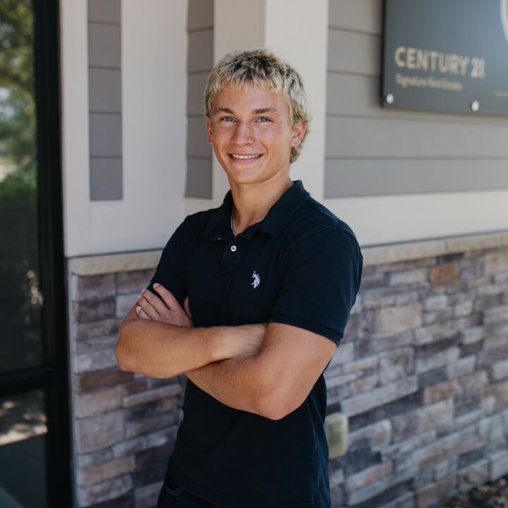 Ashton de Bruin, Real Estate Salesperson in Ankeny, Signature Real Estate