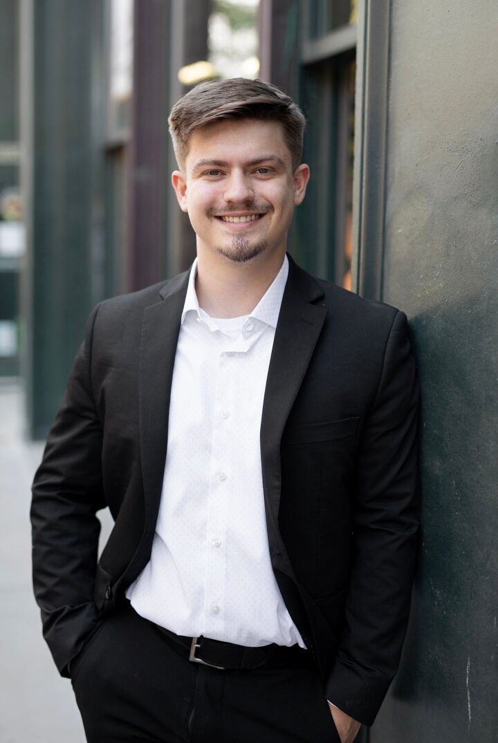 Ben Waxberg,  in Papillion, The Good Life Group