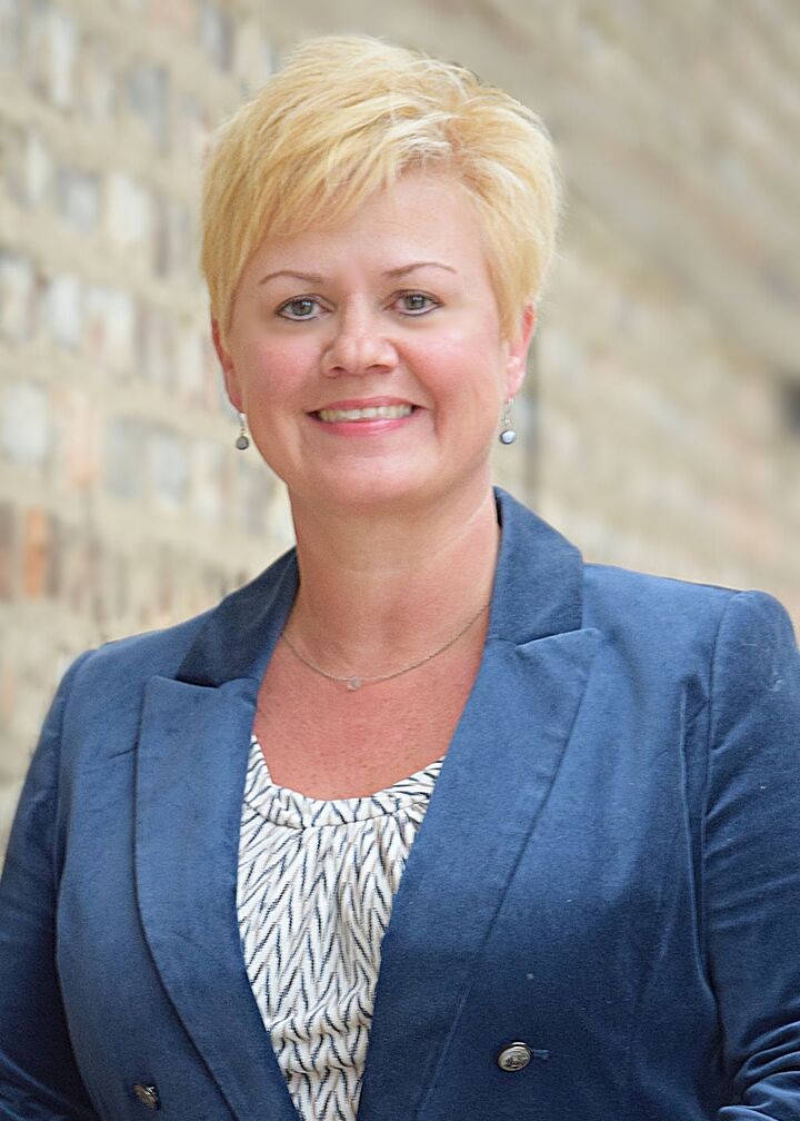 Jennifer Fernandez,  in Westchester, Circle