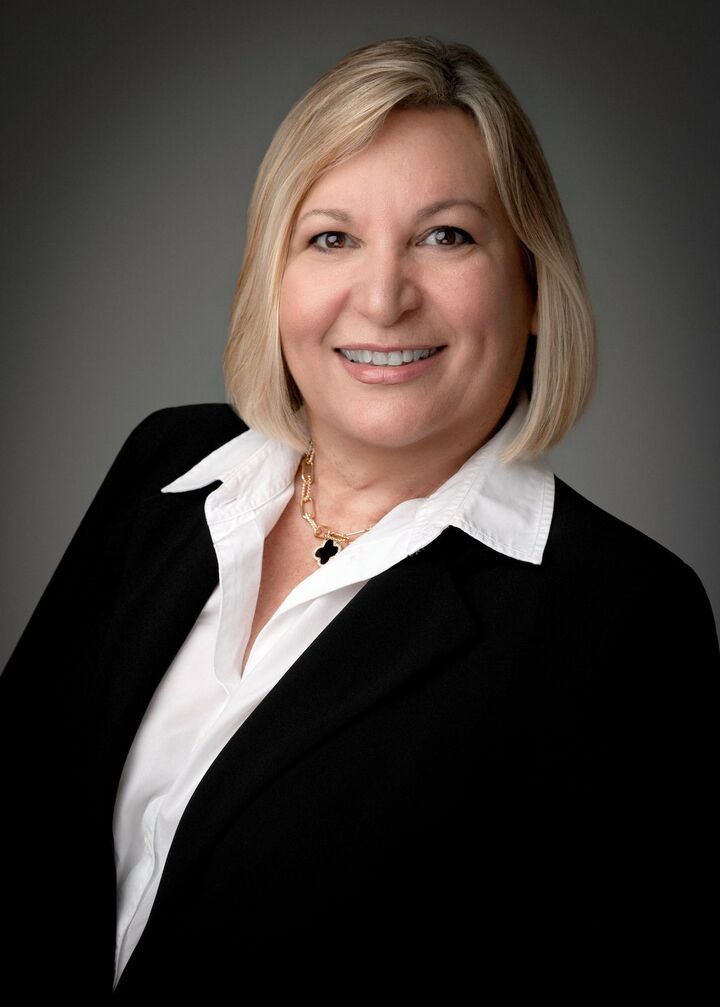 Zully Hunter, Real Estate Salesperson in Fort Pierce, Paradise