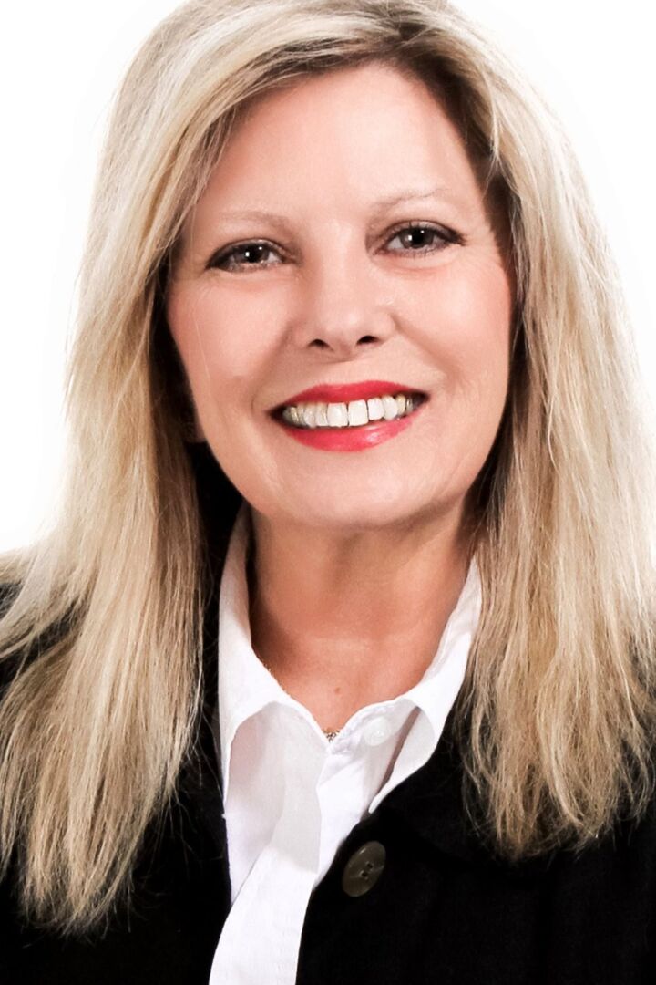 Barbara Penna, Real Estate Salesperson in Birmingham, Professionals