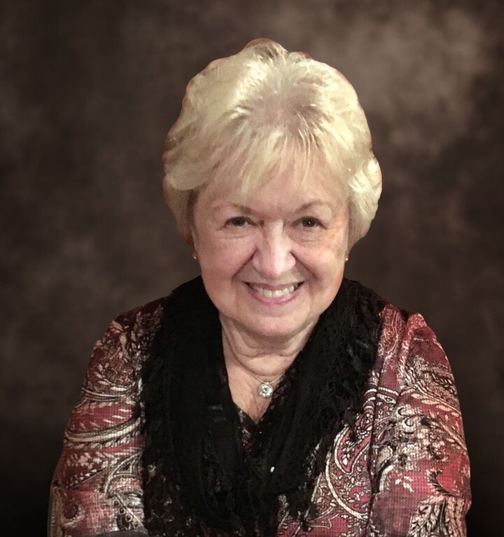 Sally Walczak, Real Estate Salesperson in Bay City, Signature Realty