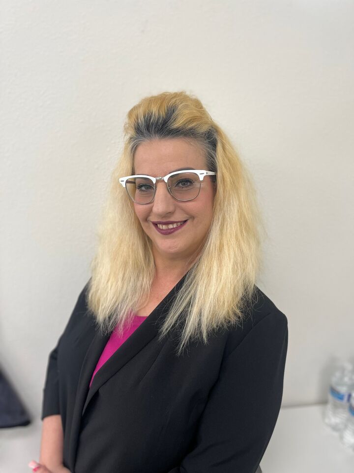 Anna Mills-Giannavola, Real Estate Salesperson in Simi Valley, Town Center