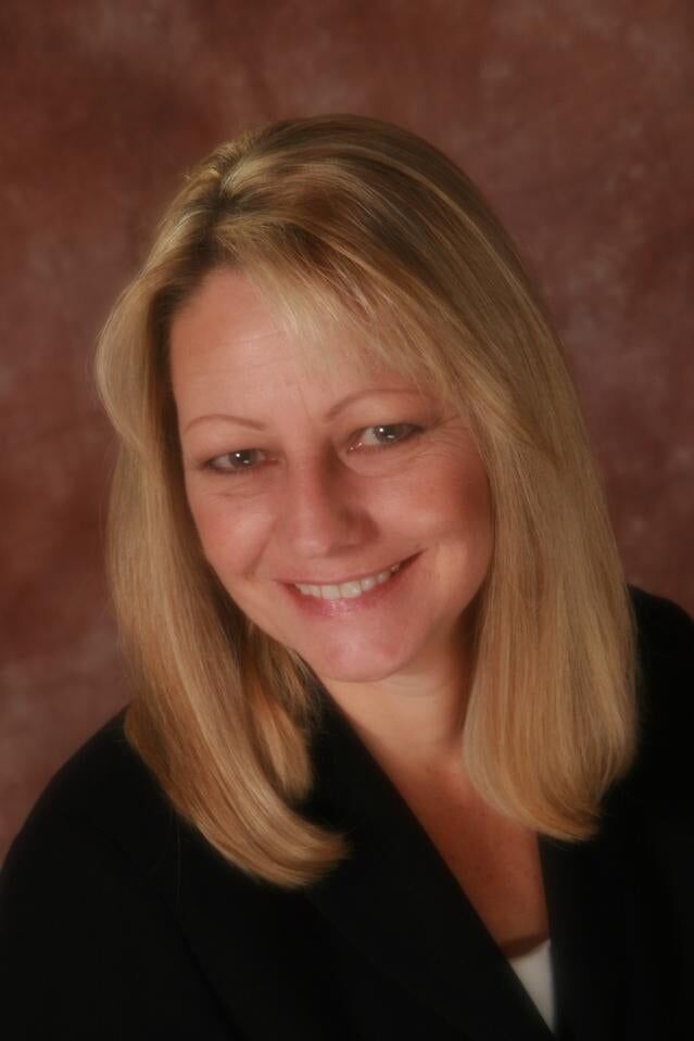 Lisa Crowell, Real Estate Broker/Real Estate Salesperson in Murfreesboro, Southern Realty