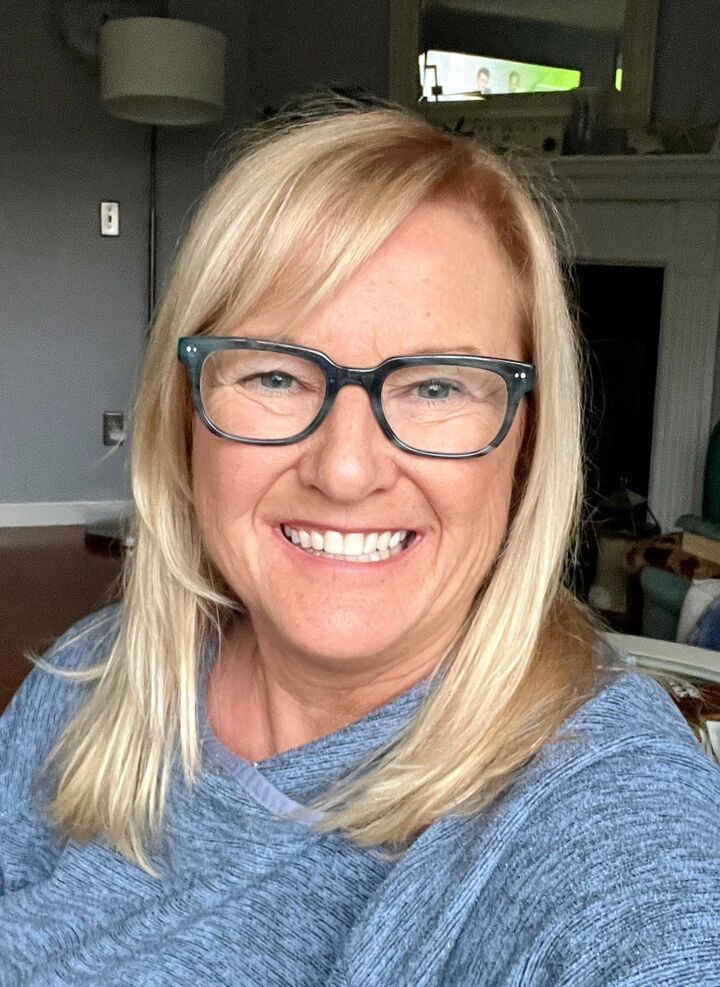 Susan Moore, Real Estate Salesperson in Narragansett, Coastal Homes