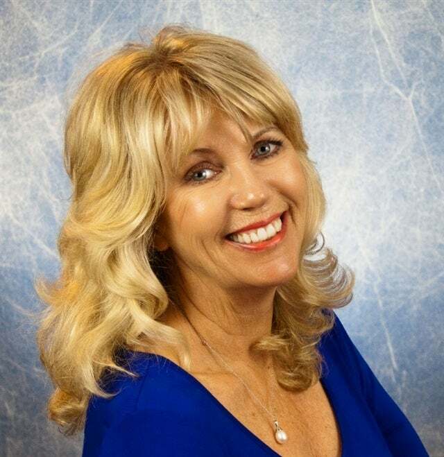 Kim Brown, Associate Real Estate Broker in Crown Point, Circle