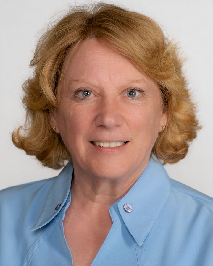 Tena Dills, Real Estate Salesperson in Chautauqua, Team VP Real Estate