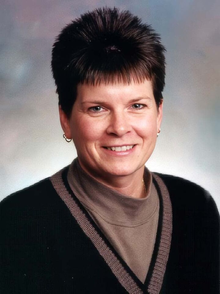 Liz Halstead, Real Estate Salesperson in Rockford, Affiliated