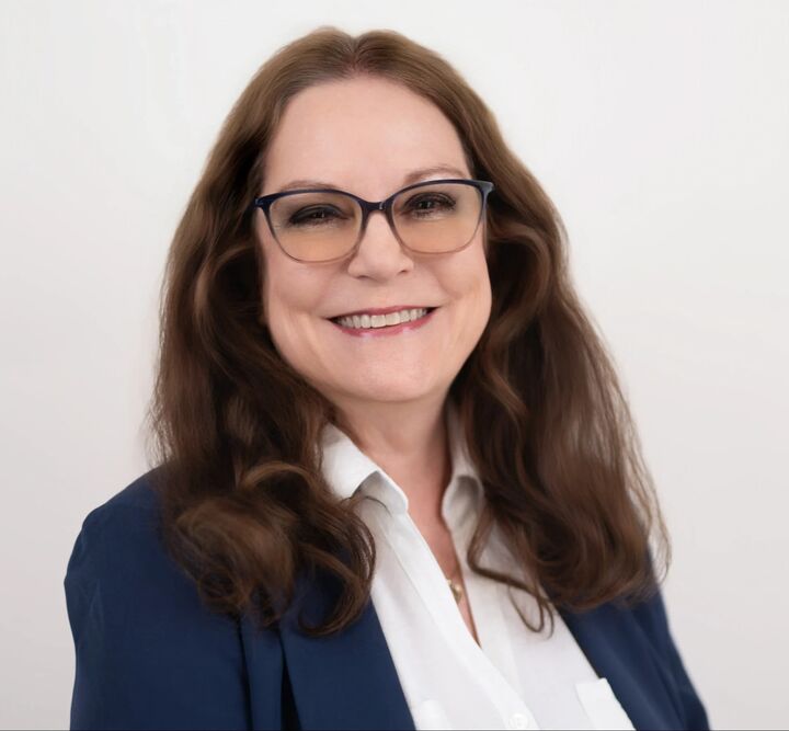 Rebecca Davis, Real Estate Broker in Vancouver, Realty Partners