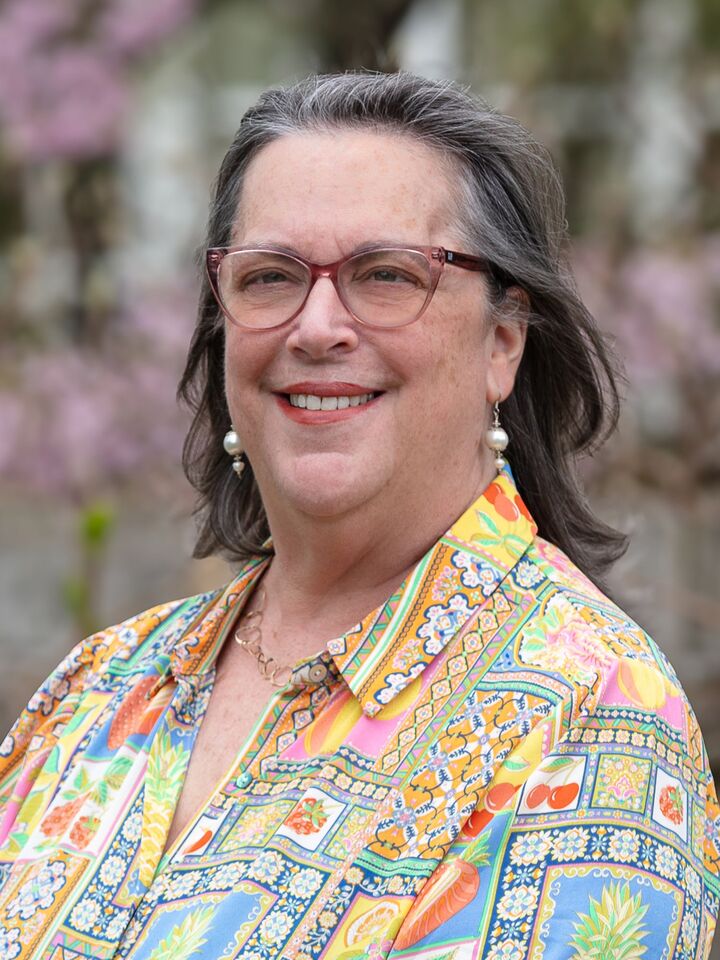 Lesli Uribe, Real Estate Salesperson in Beacon, Country Living