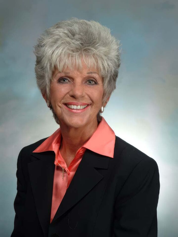 Sue Poggioli, Associate Real Estate Broker in Rockford, Affiliated