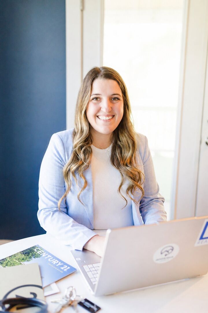 Emily Gaddy,  in Hendersonville, Connected