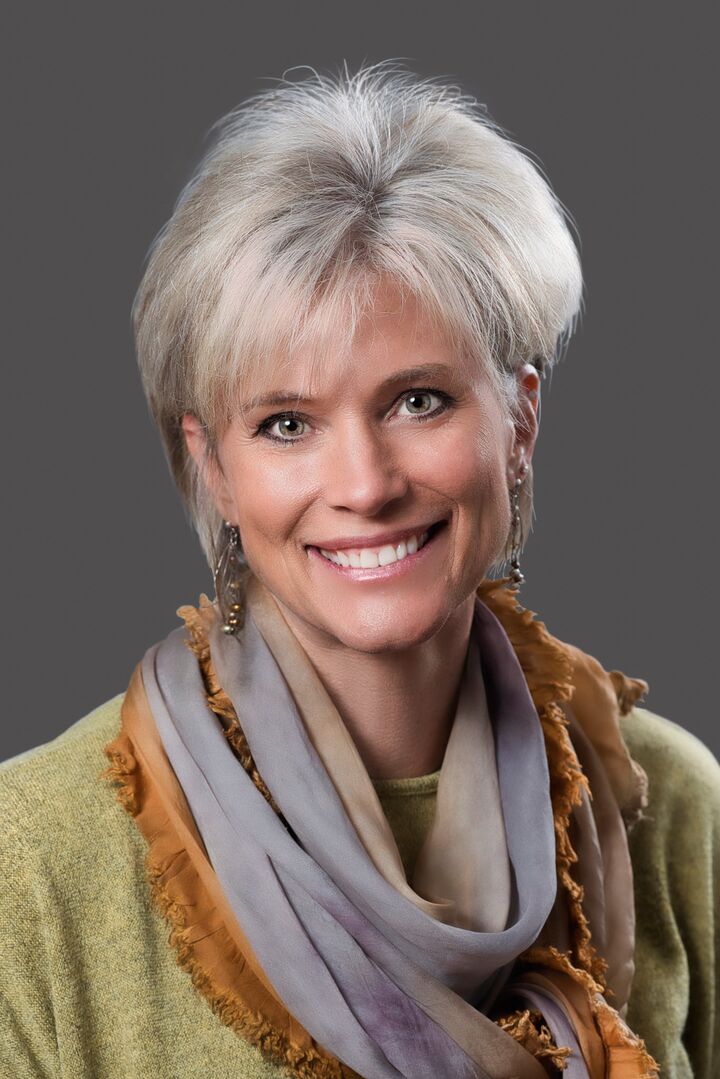 Rhonda Stahl, Real Estate Broker in Fishers, Scheetz
