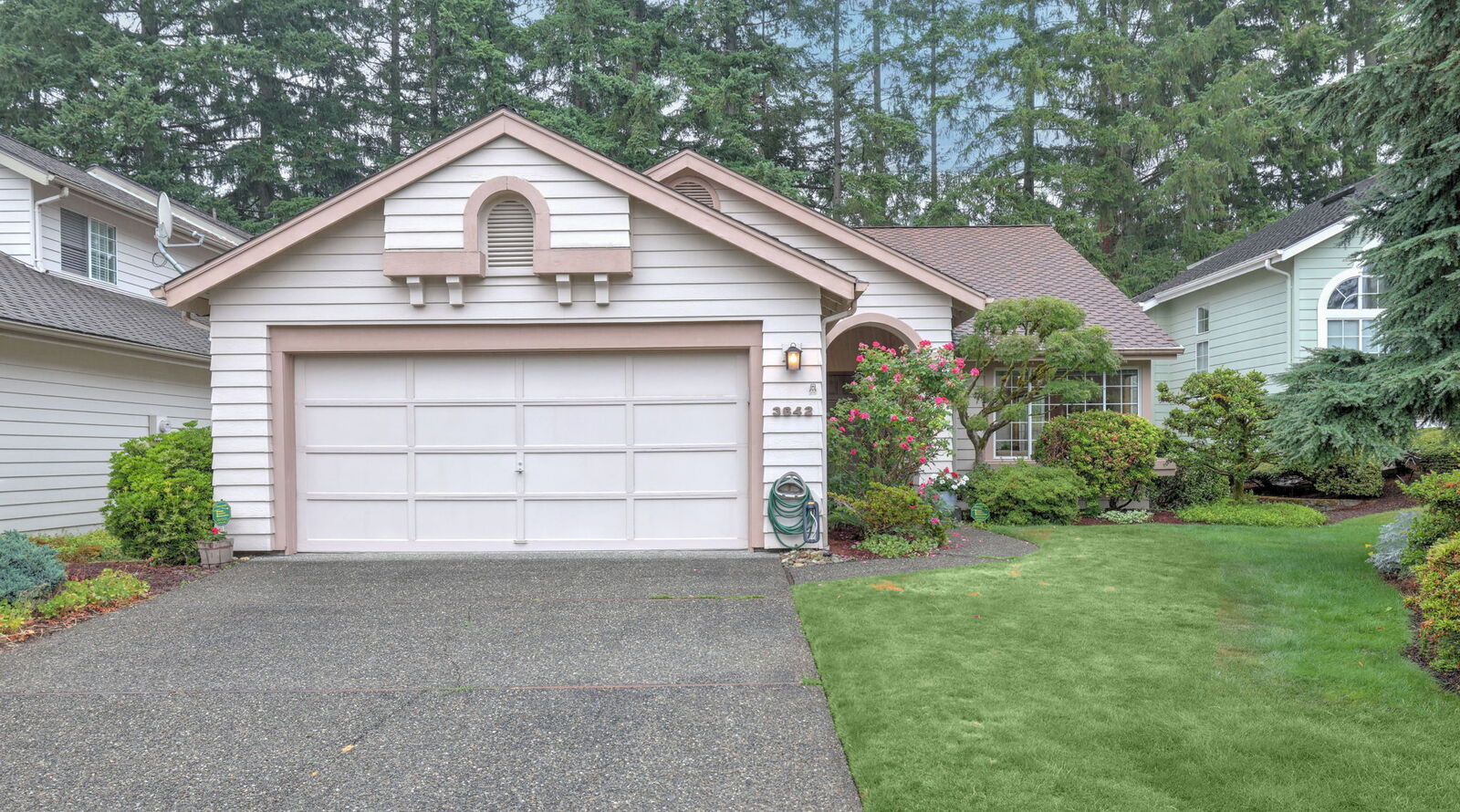 Property Photo: 3642 254th Avenue SE WA 98029