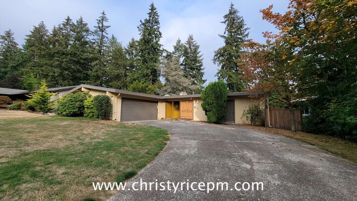 Property Photo: 820 172nd Avenue NE WA 98008