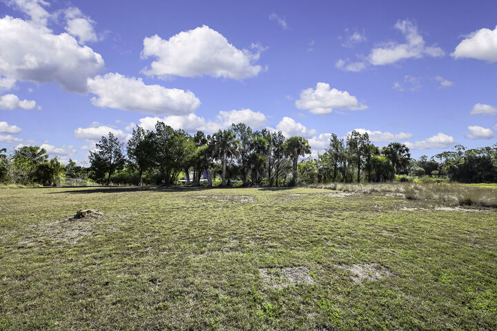 Property Photo: 3202 Rose Arbor Drive FL 34607