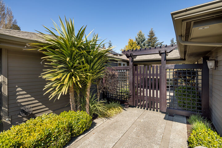 11260 NE Wing Point Dr  Bainbridge Island WA 98110 photo Wing Point Way