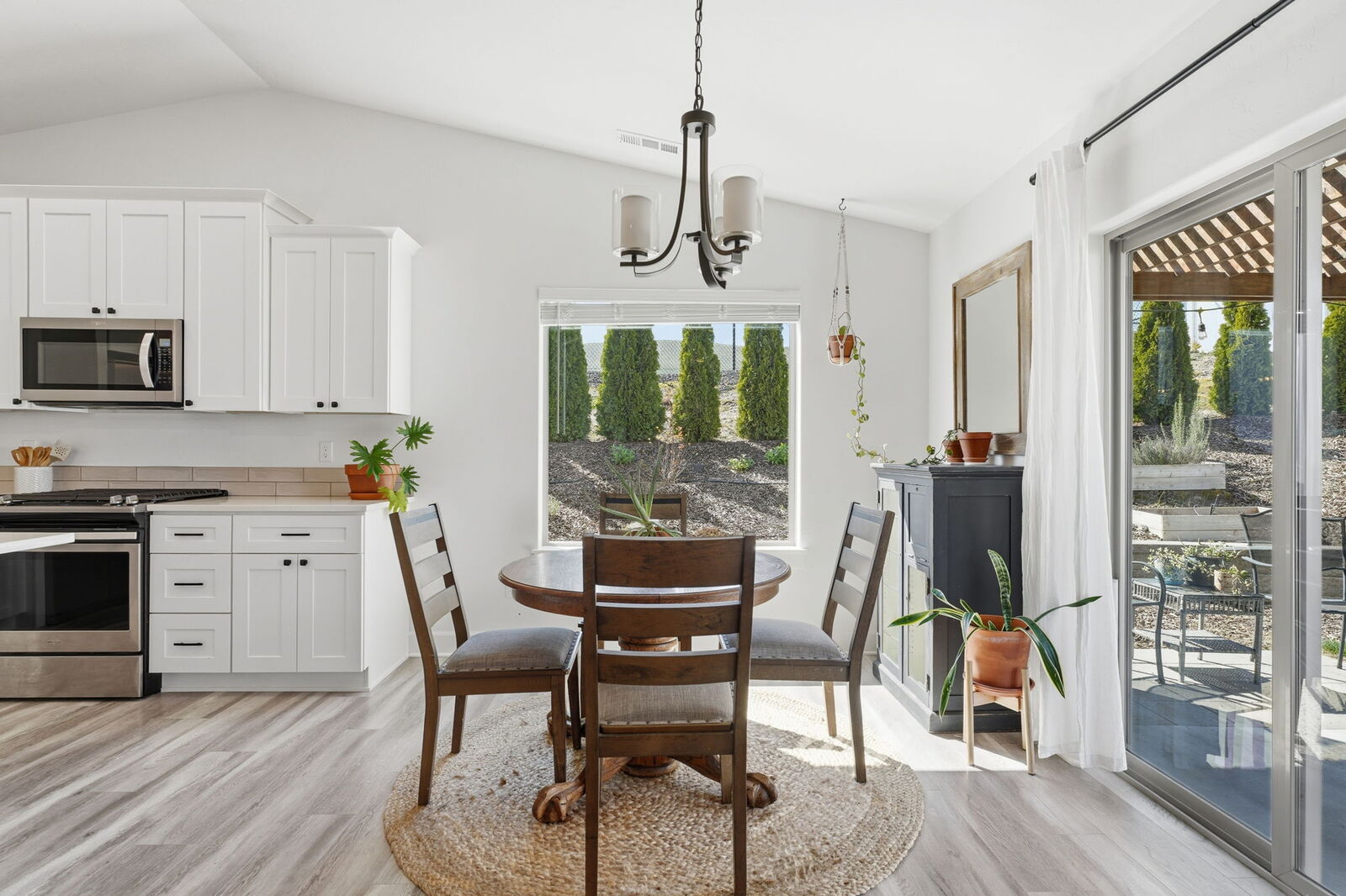 Property Photo: 4204 S Anderson Pl WA 99337