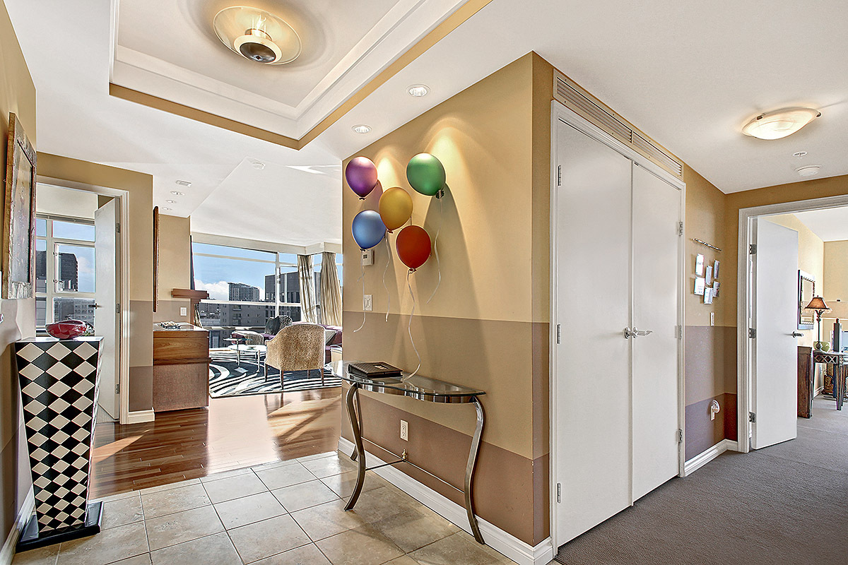 Property Photo: Entry 1420 Terry Ave 2504 WA 98101
