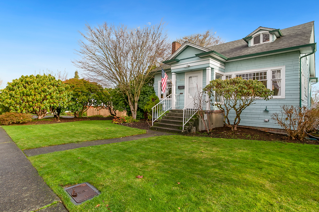 Property Photo:  1101 Colby Avenue  WA 98201 