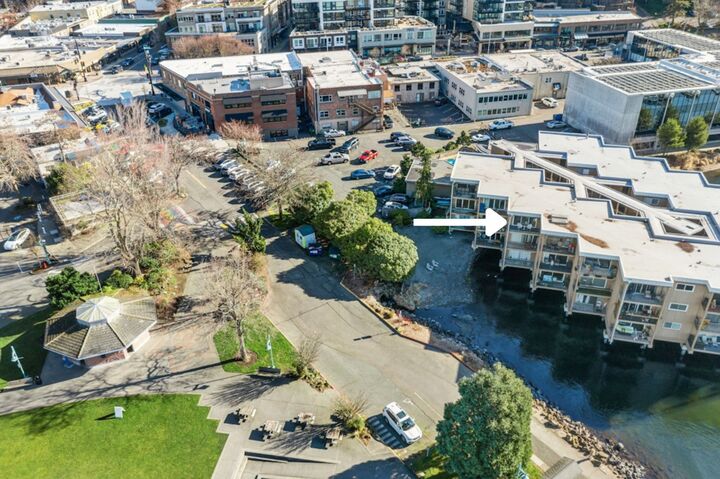 Property Photo:  65  Kirkland  WA 98034 