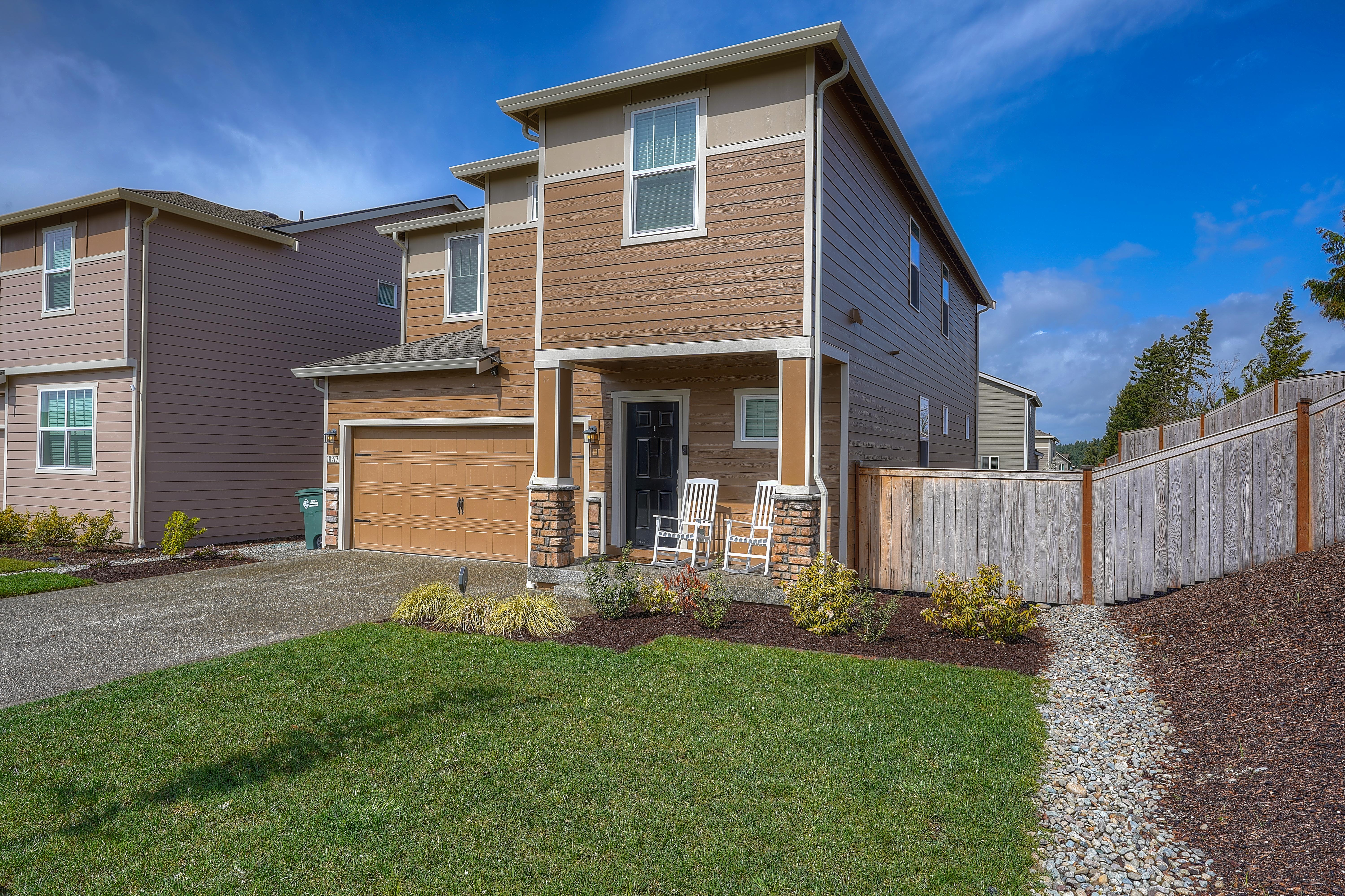 Property Photo:  18917 Lipoma Avenue E  WA 98374 