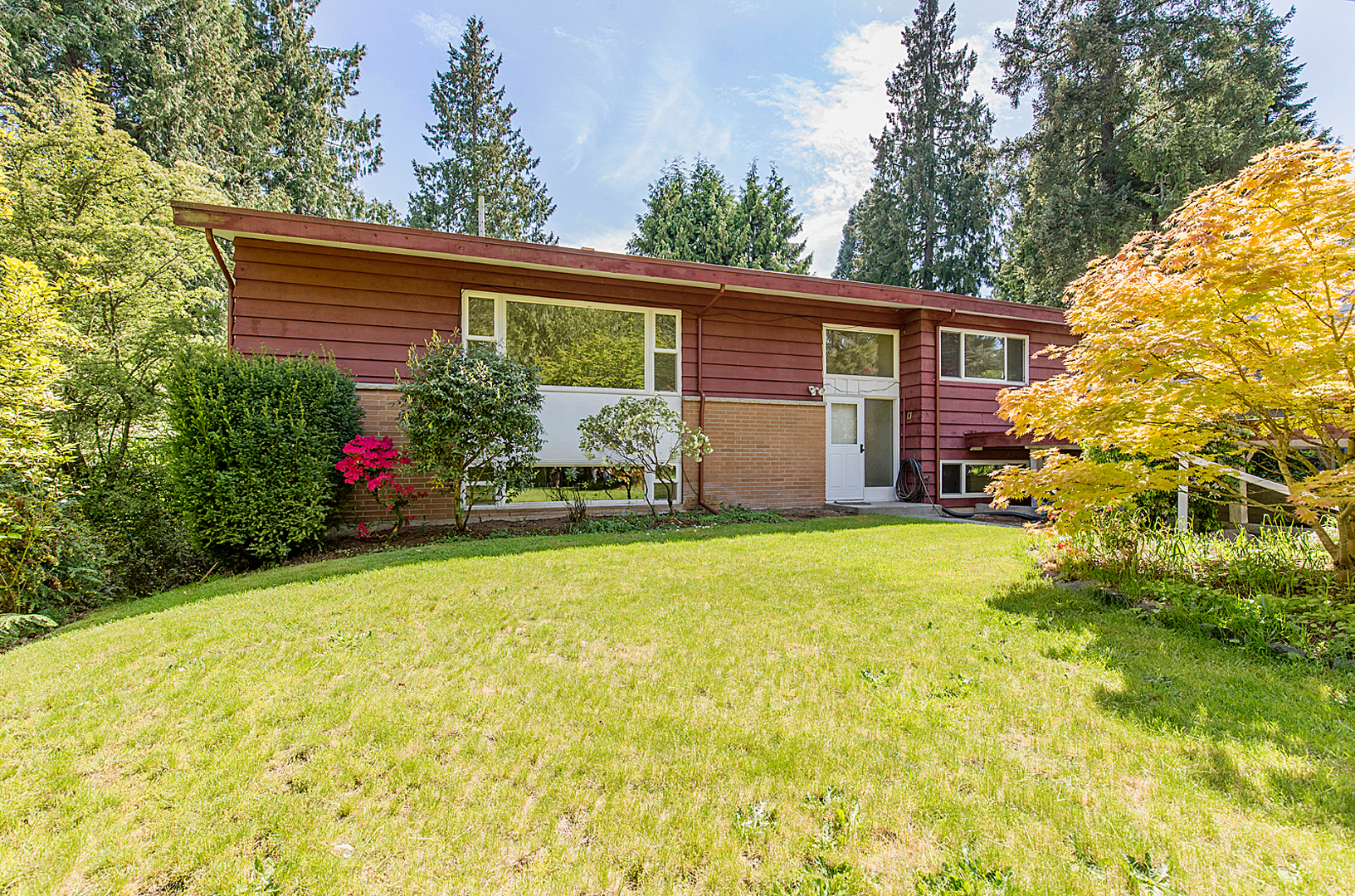 Property Photo:  4225 NE 88th St  WA 98115 