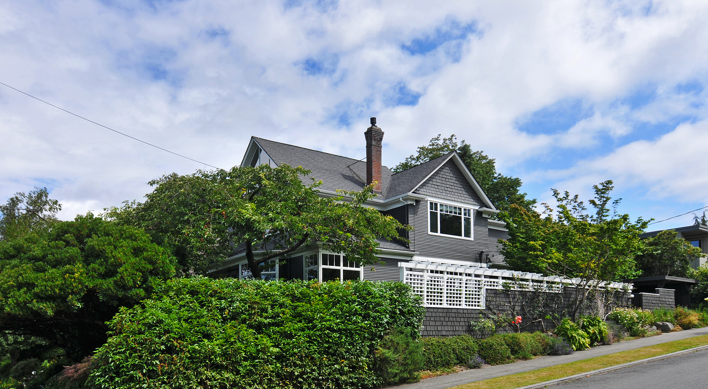 Property Photo:  1900 Federal Ave E  WA 98102 