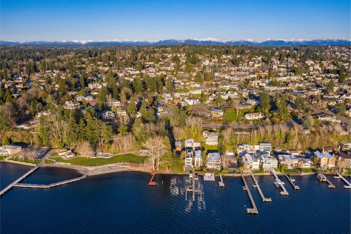 Property Photo:  557  5th Avenue W  WA 98033 