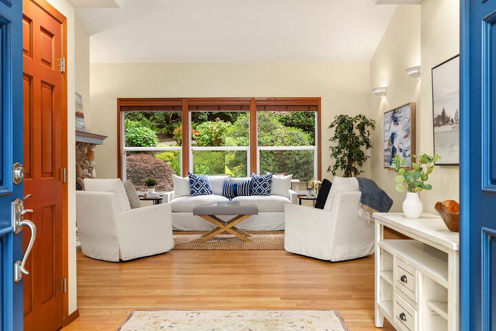 Property Photo: 8387 NE Sumanee Place WA 98110