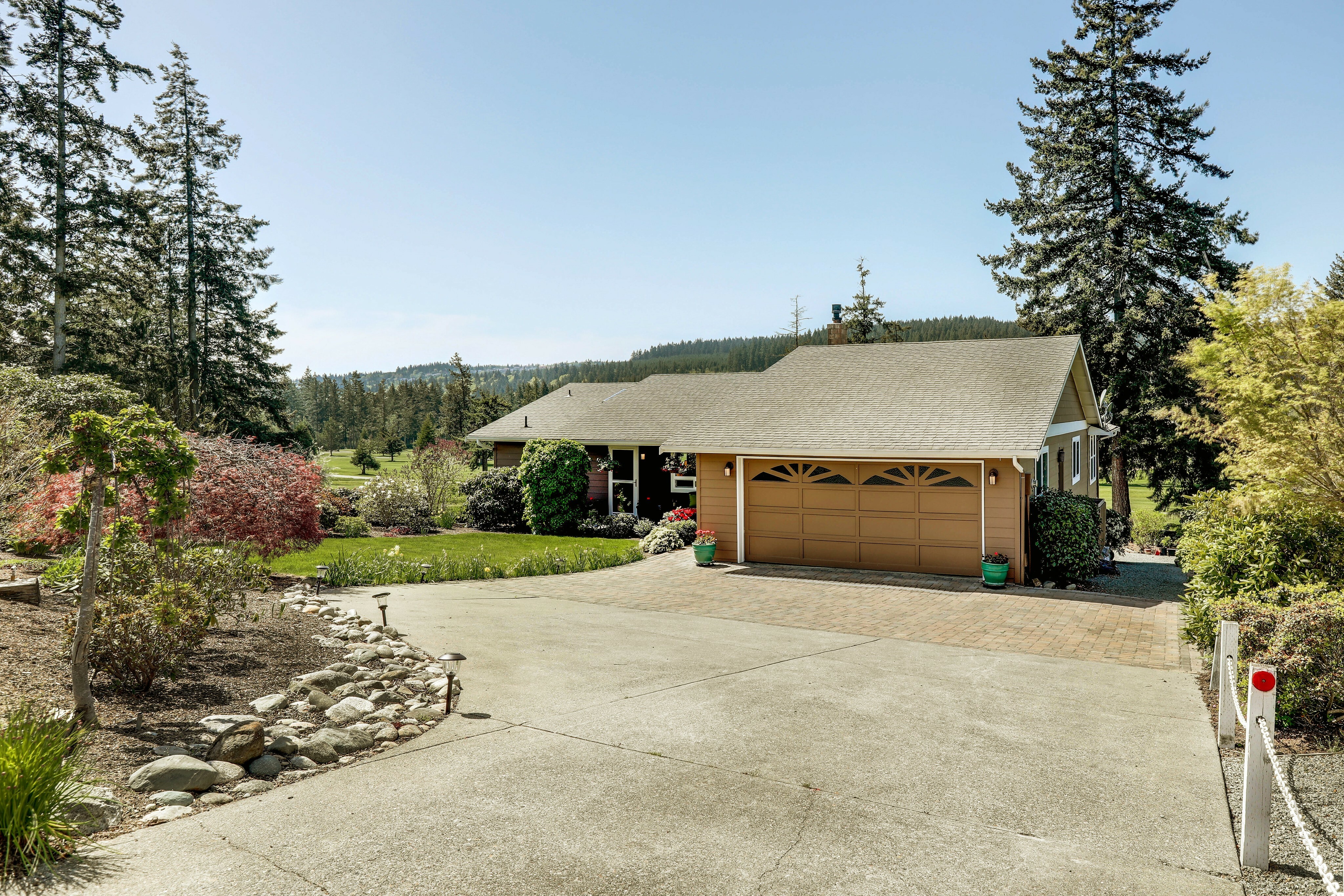 Property Photo:  321 Camaloch Dr  WA 98282 