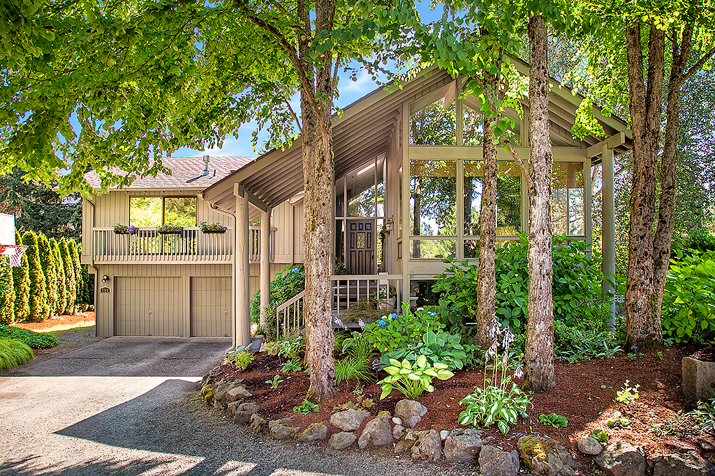 Property Photo:  7742 Overlake Dr W  WA 98039 