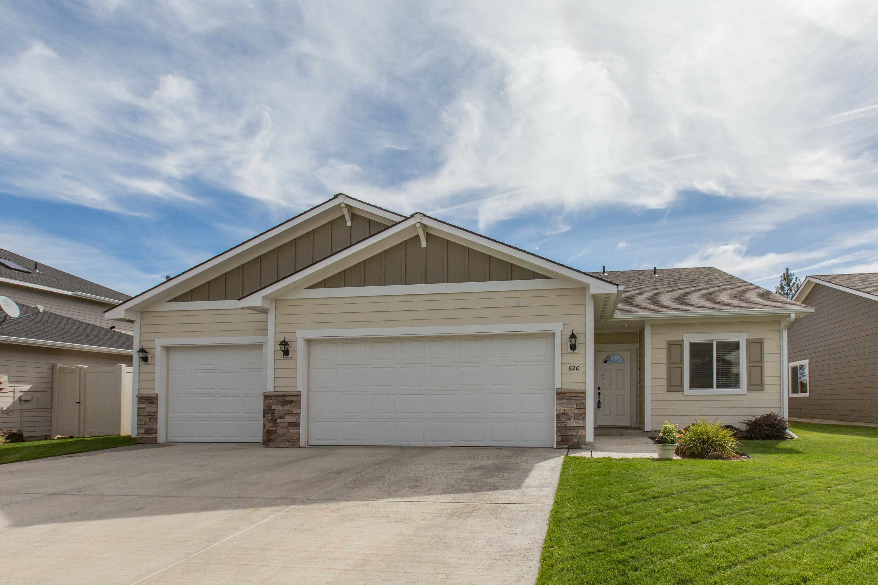 Property Photo: 620 E Jim Darby Dr WA 99022