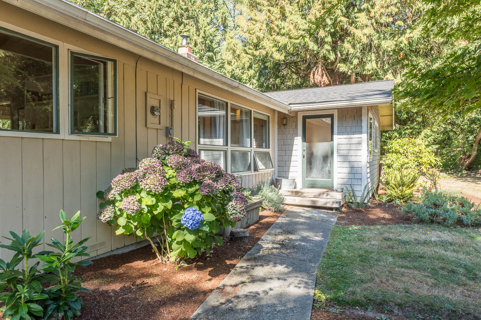 Property Photo: Exterior and interior photos 13421 108th Ave SW  WA 98070 