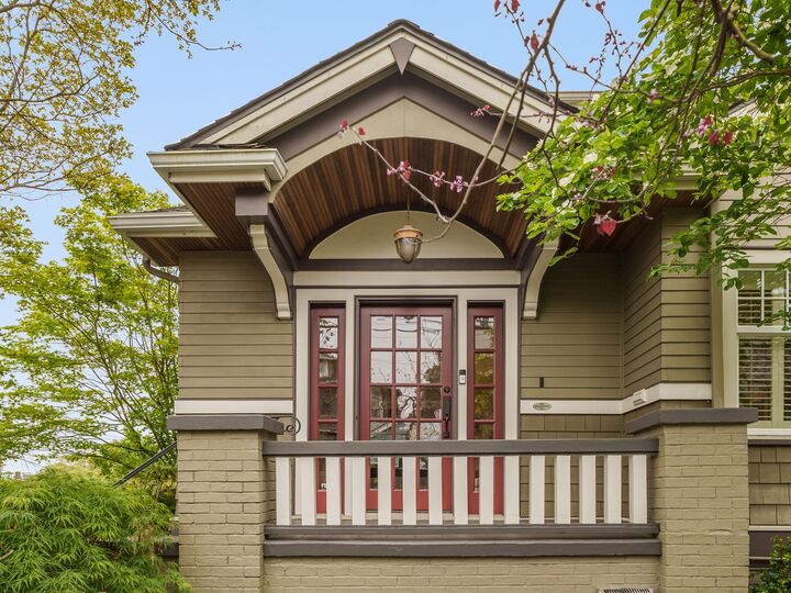 Property Photo:  1423  Nob Hill Avenue N  WA 98109 