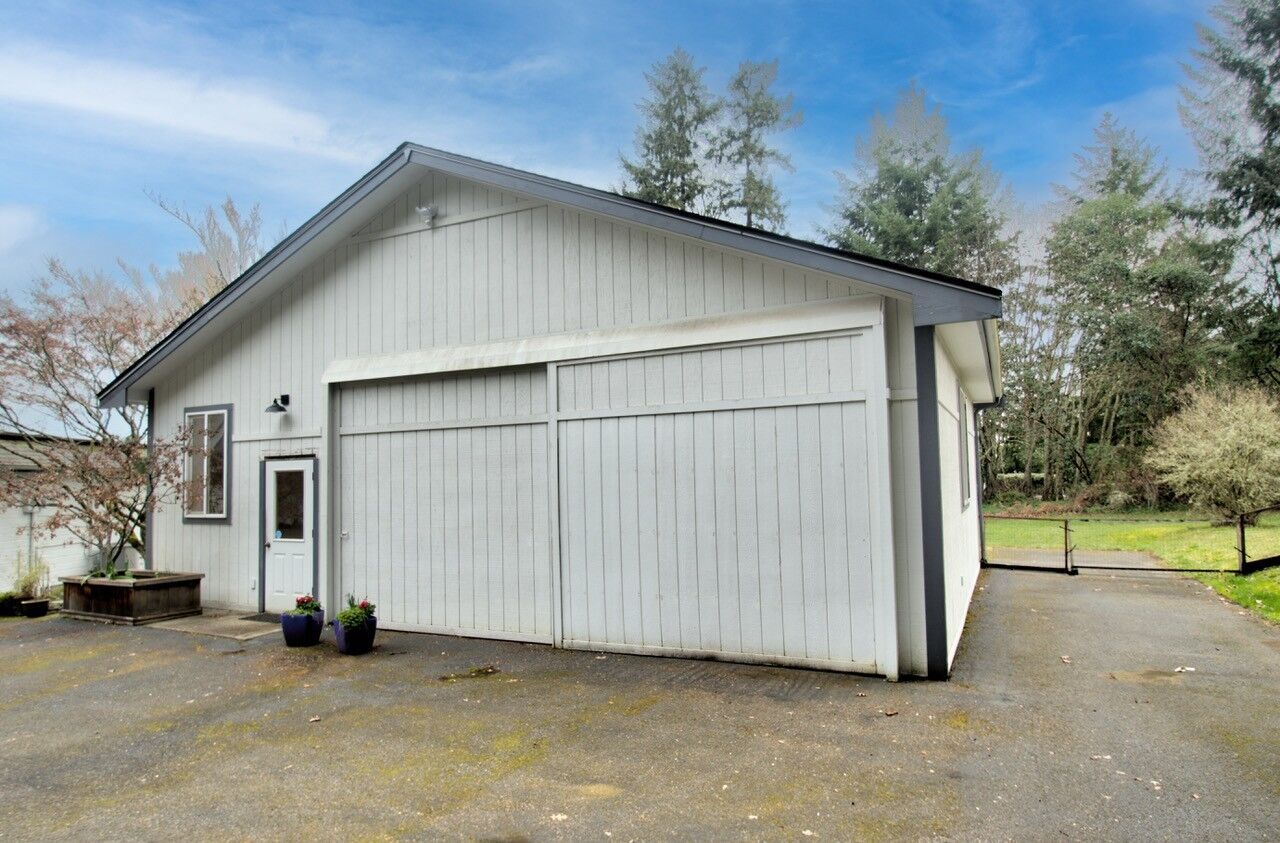 Property Photo:  4716  D'Milluhr Drive NE  WA 98516 