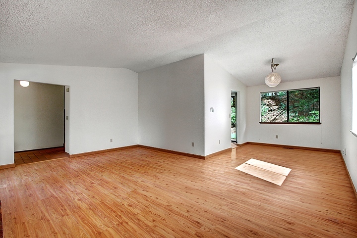Property Photo: Living & dining room 16828 135th Place SE  WA 98058 