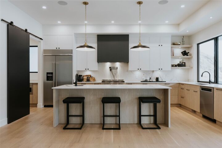 5533 Foothill Court — photo 1