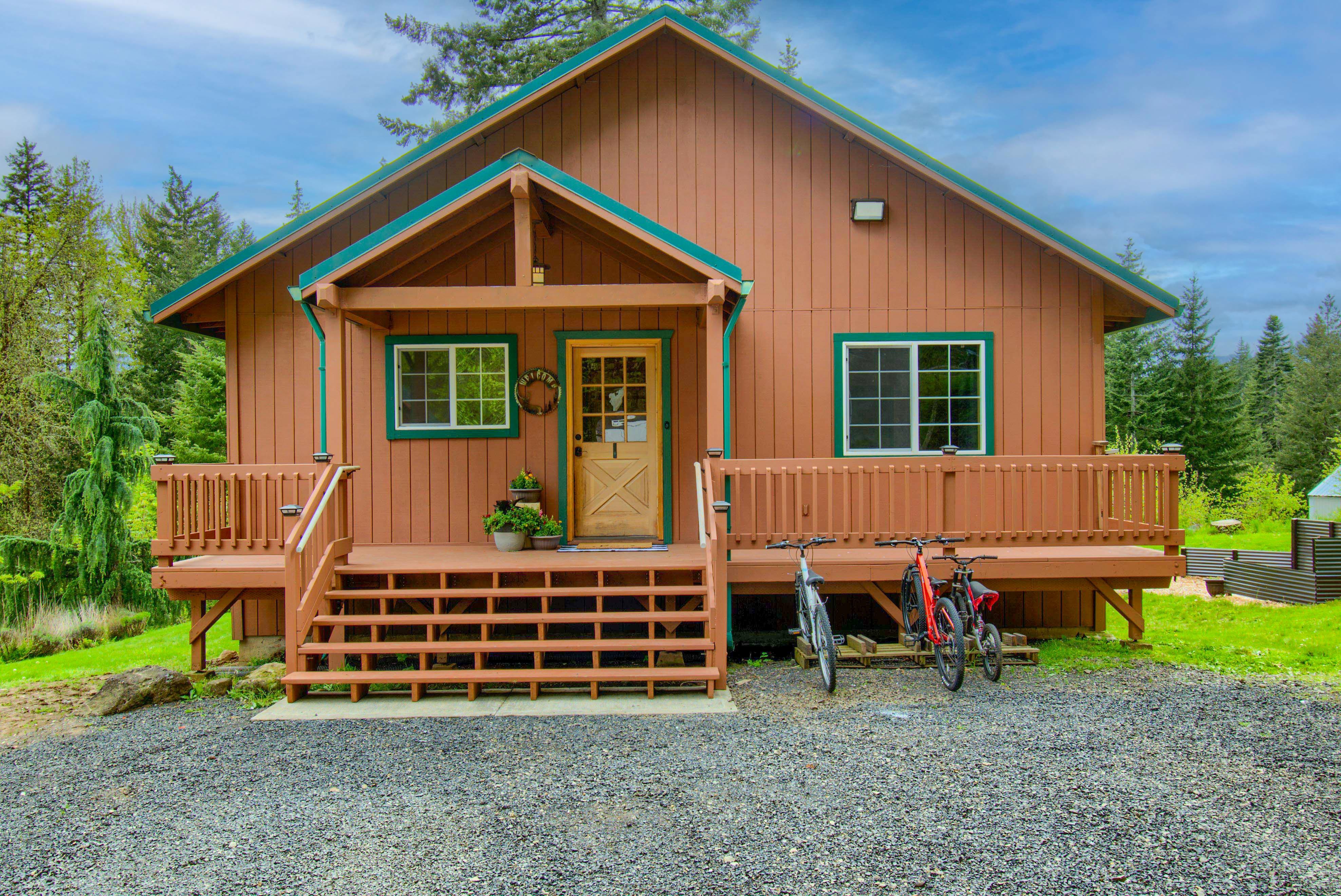 Property Photo:  872 Loop Rd  WA 98648 