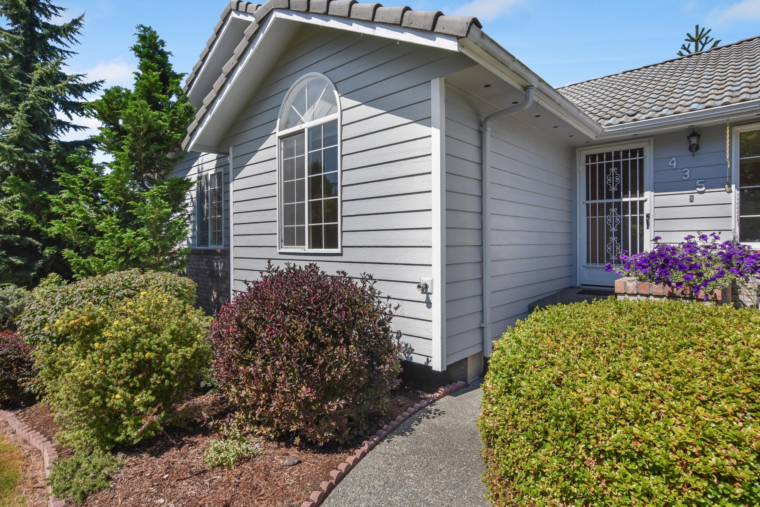 Property Photo: Front entry 435 Rose Ct  WA 98273 